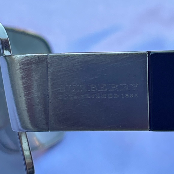 Authentic Burberry Non-Rx Sunglasses Size O/S - Picture 13 of 16